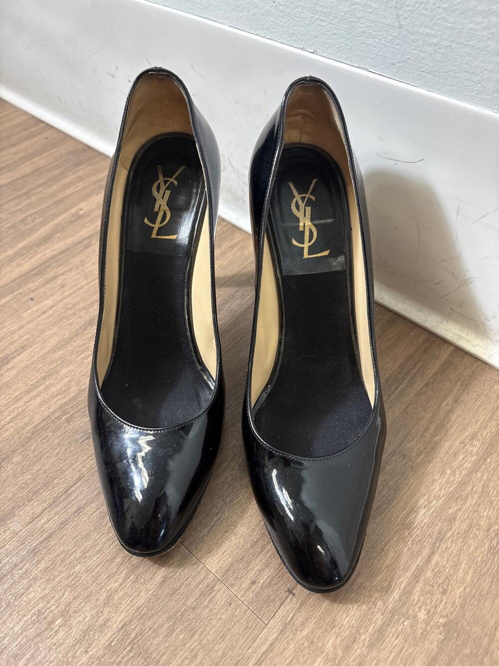Yves Saint Laurent Black Patent high Heel Pump Sz 38